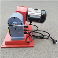 尤其是涉及一种磨齿机及磨齿方法