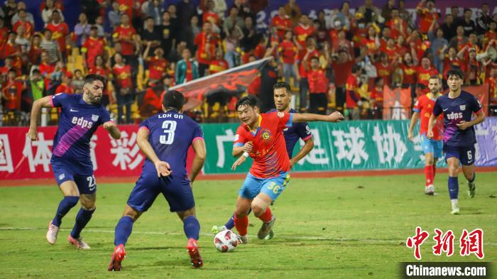 2024桂港职业足球友谊赛在广西百色平果市举行，