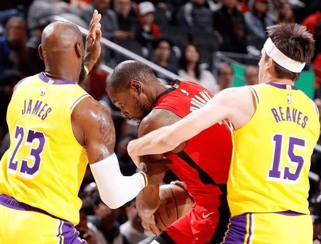 湖人逆转火箭终结6连胜，卡位战关键失误成败关