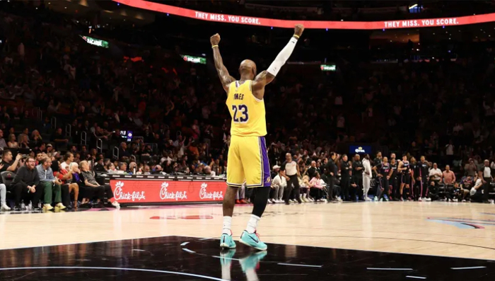 湖人九连胜遭活塞终结 詹金斯30+8助攻成逆转关键