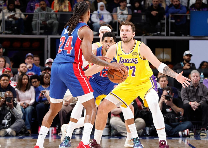 湖人九连胜遭活塞终结 詹金斯30+8助攻成逆转关键