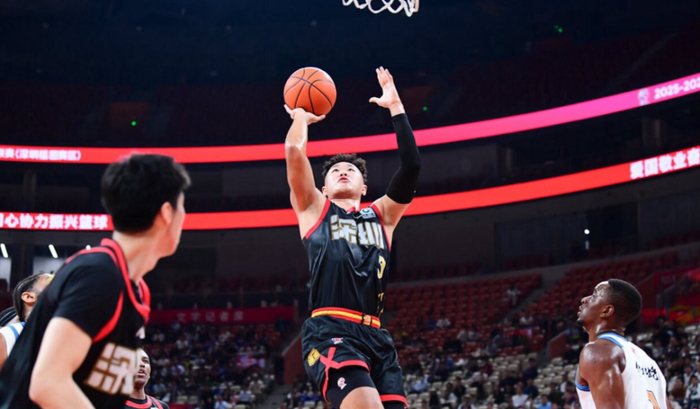 贺希宁带伤打出职业生涯最佳表现 深圳男篮客场