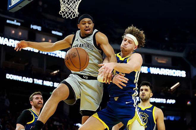 马刺10连胜轻取勇士 波杰姆斯基14+6+5助勇士两连